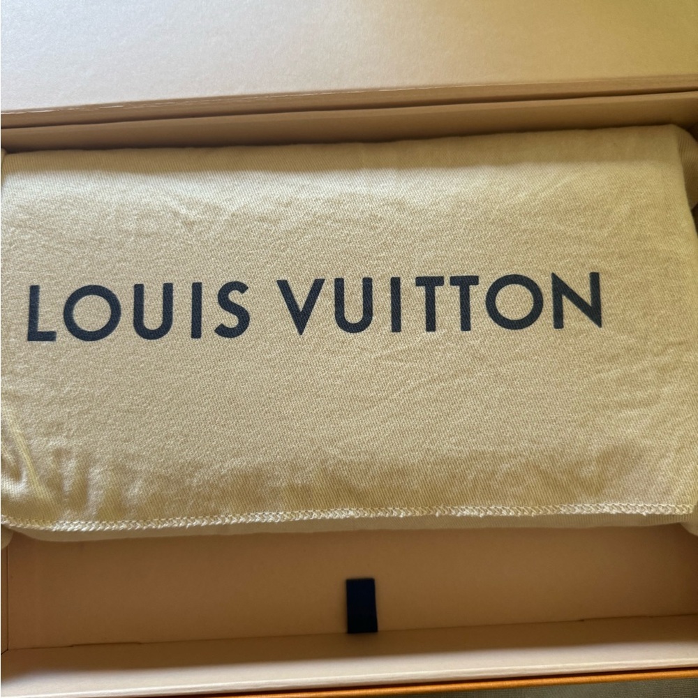 LV - Picture 2 of 3